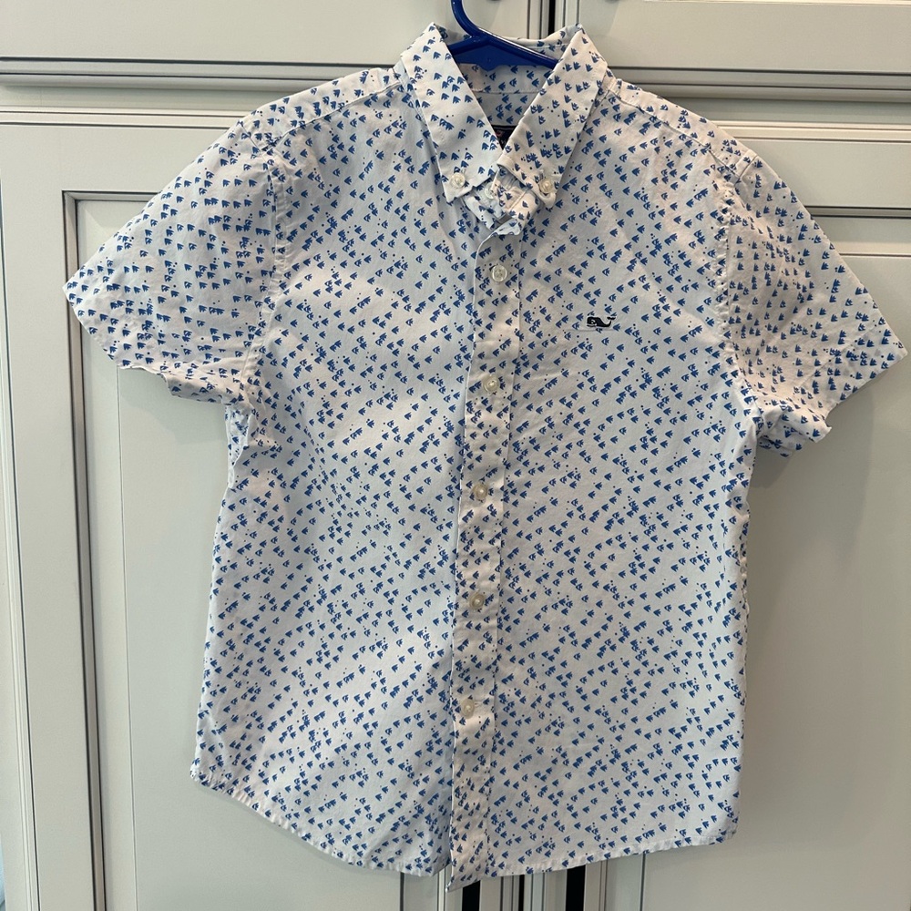 Vineyard Vines Blue and White Fish Pattern Short Sleeve Button Down Shirt